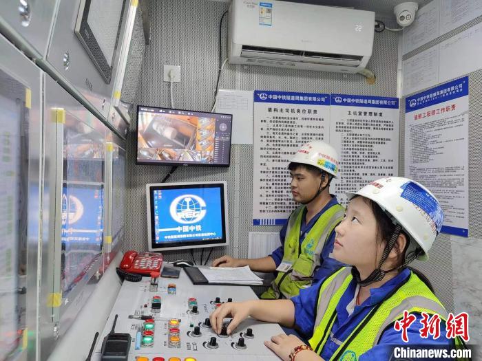 中國最大水壓、最大埋深海底隧道工程建設(shè)快速推進(jìn)