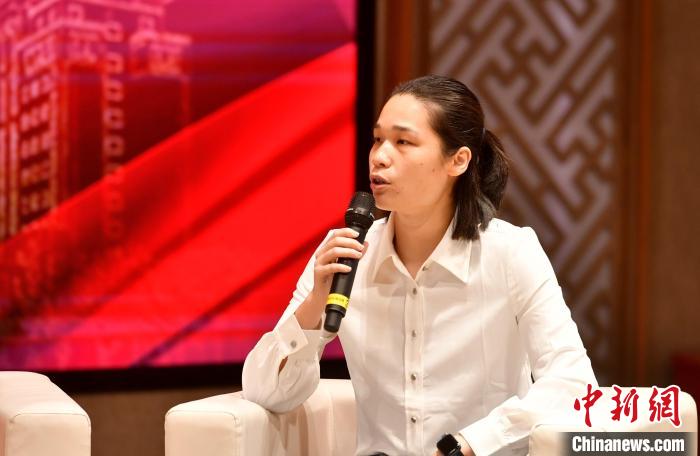 圖為林莉在福建師范大學(xué)分享會(huì)上發(fā)言。　呂明 攝