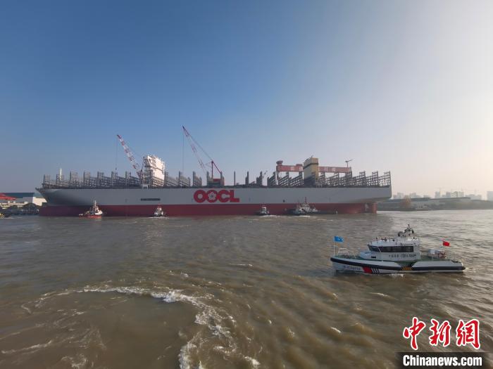 海巡艇在現(xiàn)場引導(dǎo)水上交通?！∧贤êＪ戮止﹫D