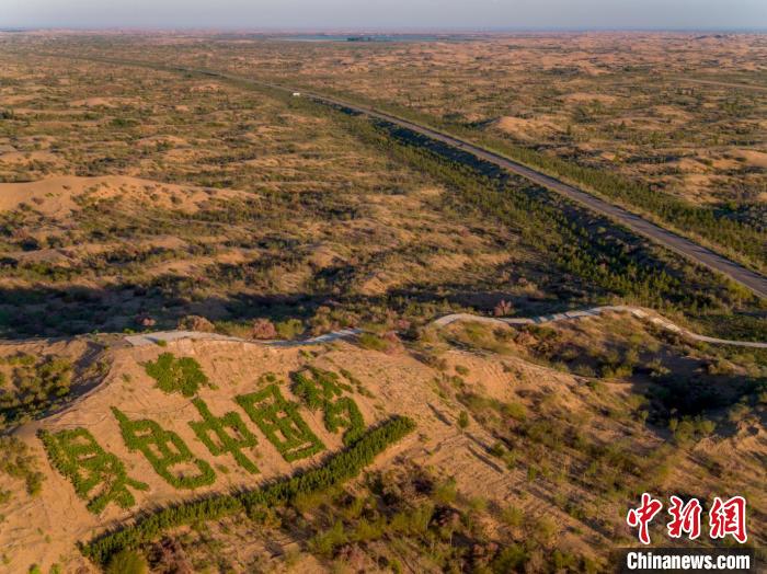 圖為庫布其沙漠(資料圖)?！≠R鵬飛供圖