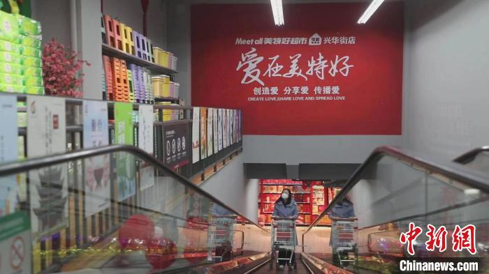 美特好從一家不足百平方米小店，一路發(fā)展成華北零售業(yè)領(lǐng)軍企業(yè)、中國百強商業(yè)連鎖集團、中國零售500強。　向上 攝