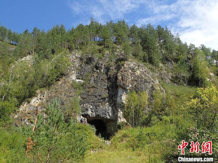 丹尼索瓦洞的入口(圖片來自Richard G. Roberts)?！∈┢樟指瘛ぷ匀?供圖
