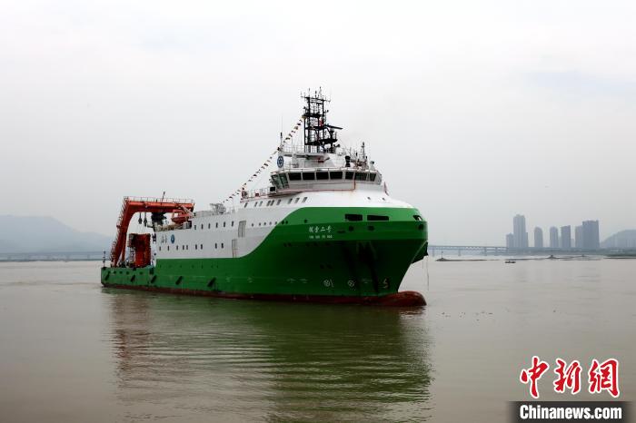 圖為“探索二號”科考船。　吳丹紅 攝