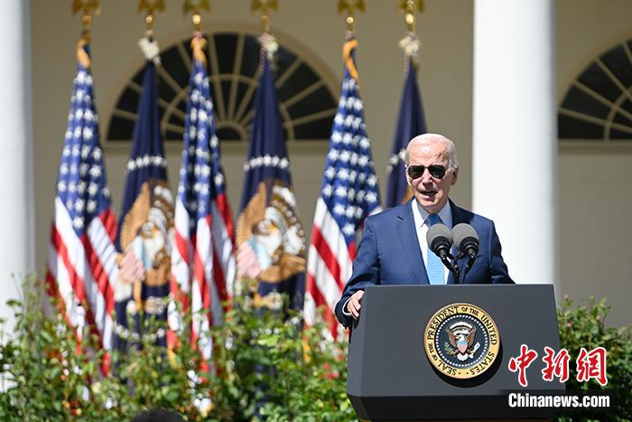 當(dāng)?shù)貢r(shí)間4月25日，美國(guó)總統(tǒng)、民主黨人拜登以一段競(jìng)選視頻宣傳片，正式宣布2024年競(jìng)選連任。資料圖為拜登在白宮。 <a target='_blank' href='/'><p  align=