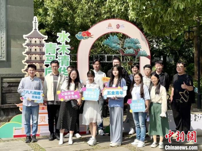 宣講團(tuán)成員在永康市合影?！吴晫?攝