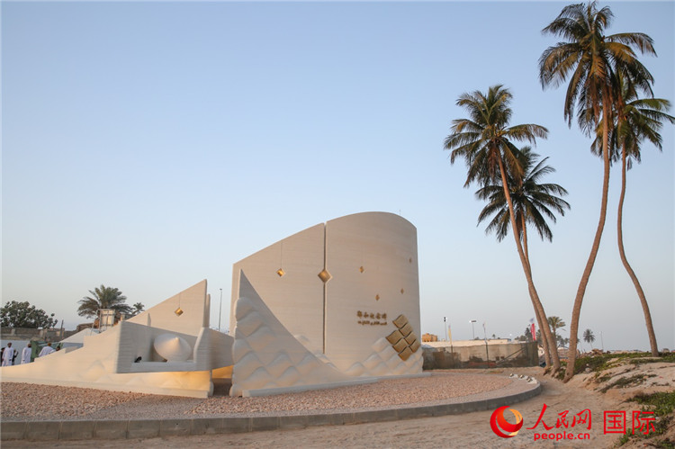 圖為位于阿曼塞拉萊市的鄭和紀(jì)念碑。人民網(wǎng)記者 任皓宇攝