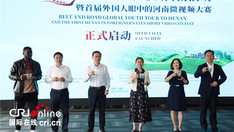 與會(huì)嘉賓共同舉杯啟動(dòng)活動(dòng)。賈親親 攝