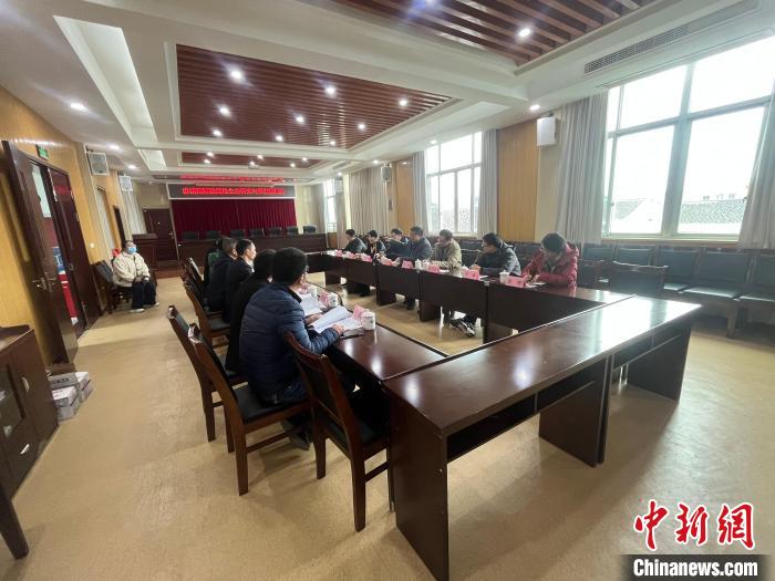 寧波大學(xué)東海研究院召開(kāi)相關(guān)工作會(huì)議。(資料圖) 寧波大學(xué)東海研究院供圖