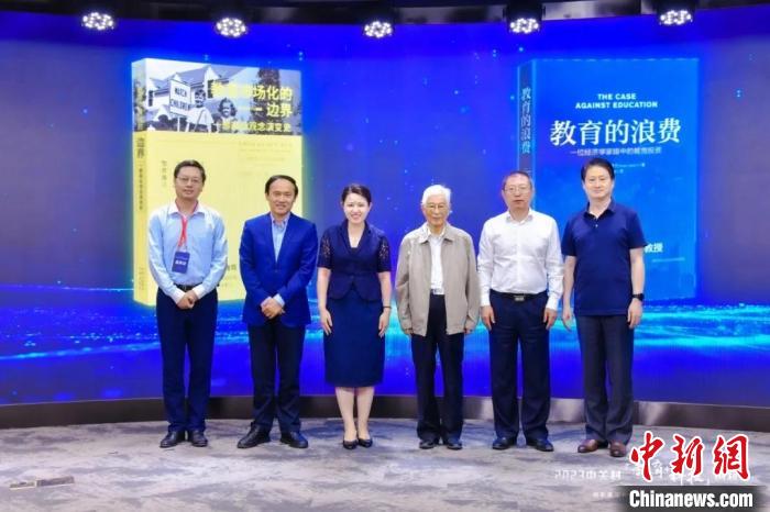 數(shù)智時(shí)代教育面臨怎樣的新機(jī)遇？專家：積極挖潛創(chuàng)新、謹(jǐn)慎應(yīng)對(duì)挑戰(zhàn)