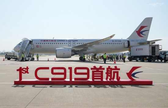 這是在上海虹橋國際機場停機坪拍攝的C919飛機（5月28日攝）。新華社記者丁汀攝