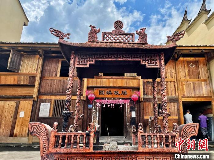 臺灣上趣開新團隊入駐古田縣平湖鎮(zhèn)端上村，以“圓瑛法師故里”為主題打造愛國禪意村。　呂巧琴 攝