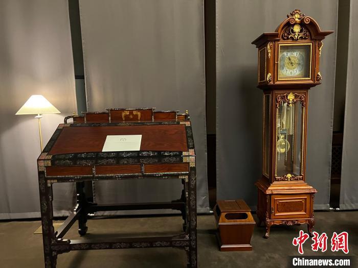 圖為春秋館展覽陳設(shè)的青瓦臺家具?！⑿?攝