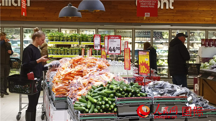 瑞典首都斯德哥爾摩購物超市一瞥。人民網(wǎng)記者 殷淼攝