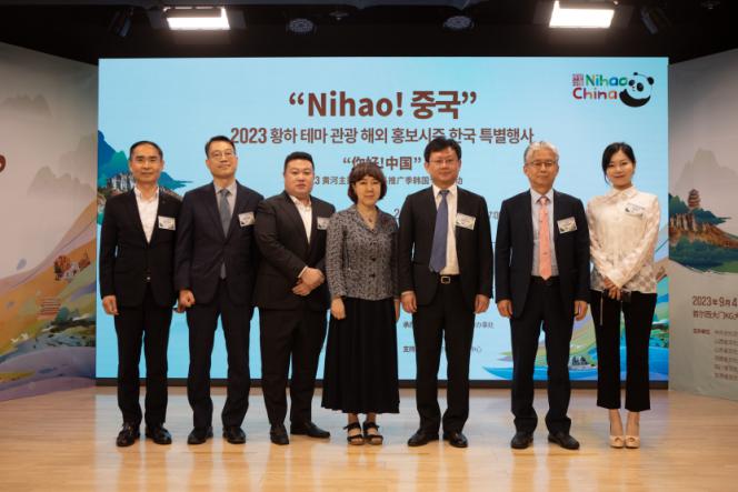 1.“你好！中國(guó)”2023黃河主題旅游海外推廣季韓國(guó)專(zhuān)場(chǎng)活動(dòng)5日在首爾舉行，圖為現(xiàn)場(chǎng)嘉賓合影。中國(guó)駐首爾旅游辦事處供圖