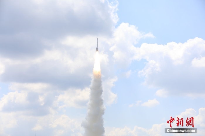 北京時(shí)間 2023年9月10日12時(shí)30分，中國(guó)在太原衛(wèi)星發(fā)射中心使用長(zhǎng)征六號(hào)改運(yùn)載火箭，成功將遙感四十號(hào)衛(wèi)星發(fā)射升空，衛(wèi)星順利進(jìn)入預(yù)定軌道，發(fā)射任務(wù)獲得圓滿(mǎn)成功。該衛(wèi)星主要用于開(kāi)展電磁環(huán)境探測(cè)及相關(guān)技術(shù)試驗(yàn)。此次任務(wù)是長(zhǎng)征系列運(yùn)載火箭第487次飛行。王曉虎 攝