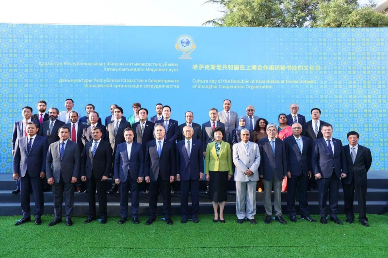 活動(dòng)現(xiàn)場來賓合影留念。主辦方供圖