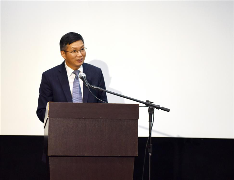 中國(guó)駐圣保羅總領(lǐng)事余鵬在開(kāi)幕活動(dòng)中致辭。 圣保羅州立大學(xué)孔子學(xué)院供圖