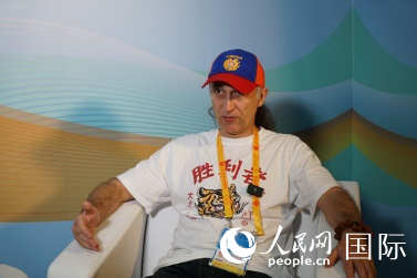 亞美尼亞新聞通訊社記者帕魯伊爾在“一帶一路”高峰論壇新聞中心接受人民網(wǎng)專(zhuān)訪。 人民網(wǎng) 褚夢(mèng)琦 攝