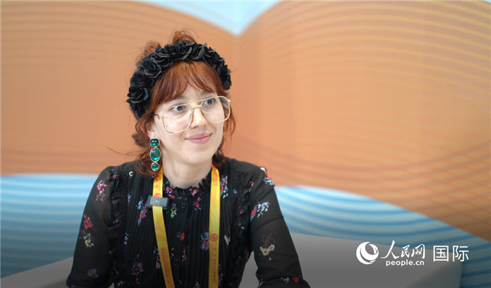 烏拉圭《共和國報(bào)》記者瓦倫蒂娜·加西亞接受人民網(wǎng)記者采訪。人民網(wǎng)記者 王天樂攝