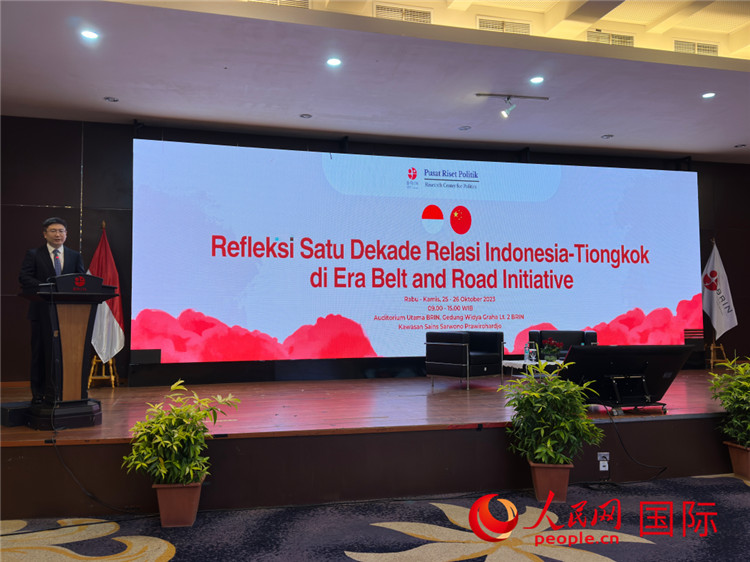 中國駐印尼使館臨時代辦周侃公使發(fā)表主旨演講。人民網(wǎng)記者 曹師韻攝