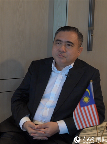 馬來西亞交通部部長陸兆福在接受人民網專訪。人民網 張文捷攝