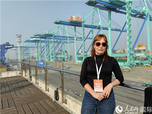 阿根廷公共電視臺(tái)記者萊蒂西亞接受采訪。人民網(wǎng)記者 符園園攝