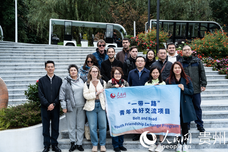 合影留念。人民網(wǎng) 陽(yáng)茜攝