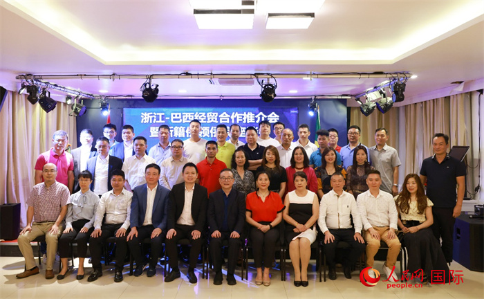 與會嘉賓合影。人民網(wǎng)記者 陳海琪攝