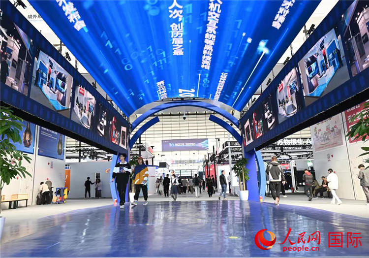 11月7日上午，2023年世界互聯(lián)網(wǎng)大會“互聯(lián)網(wǎng)之光”博覽會在浙江烏鎮(zhèn)開幕。人民網(wǎng)記者 葉賓得攝