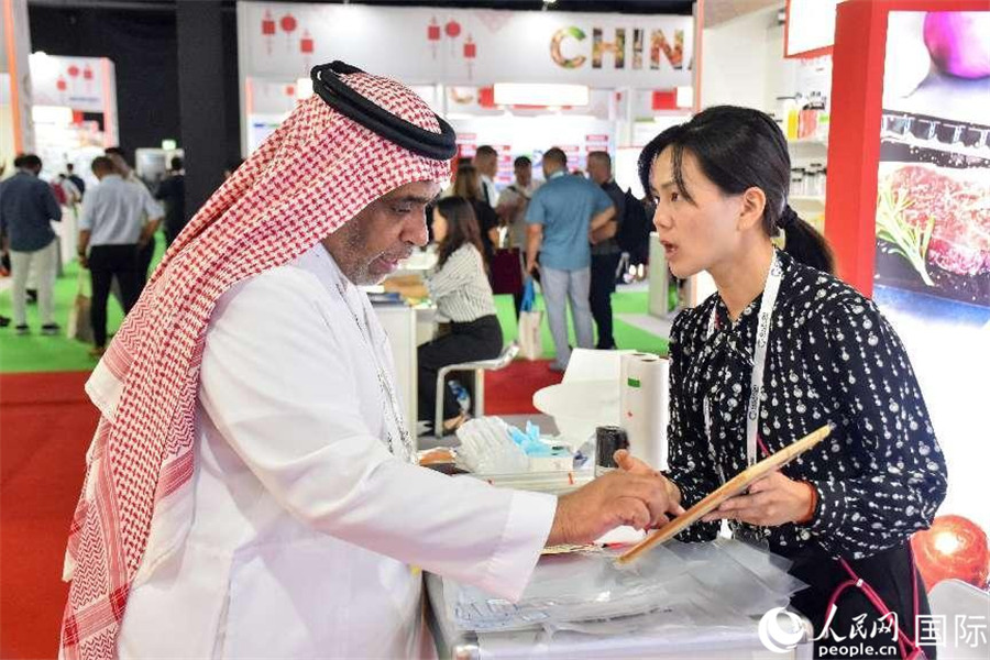 參展商交流。人民網(wǎng)塔里克·易卜拉欣攝