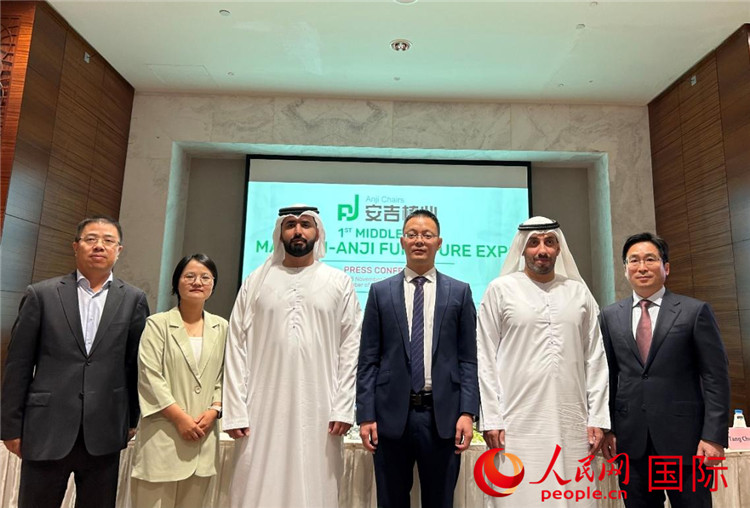 圖為與會(huì)嘉賓合影。人民網(wǎng) 閆夢(mèng)攝