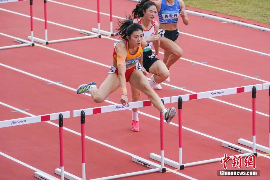 圖為吳艷妮在10日的比賽中。陳冠言 攝