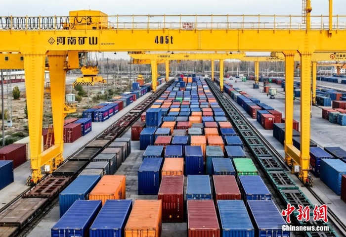 資料圖：霍爾果斯鐵路口岸有序排列的集裝箱。(無人機照片)<a target='_blank' href='/' ><p  align=