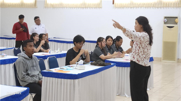 巴陵康孔子學(xué)院外方院長普拉巴介紹孔子學(xué)院情況。主辦方供圖