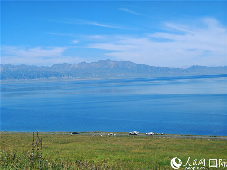 新疆賽里木湖景區(qū)風(fēng)光。人民網(wǎng)記者 劉潔妍攝