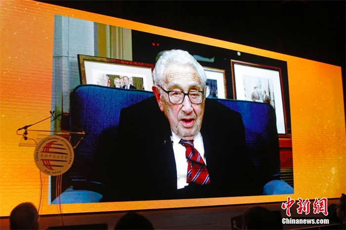當(dāng)?shù)貢r(shí)間2023年1月18日晚，美國中國總商會(CGCC)在紐約舉行2023年中國農(nóng)歷新年晚宴。圖為亨利·基辛格以視頻方式致辭。<a target='_blank' href='/' _fcksavedurl='/'><p  align=