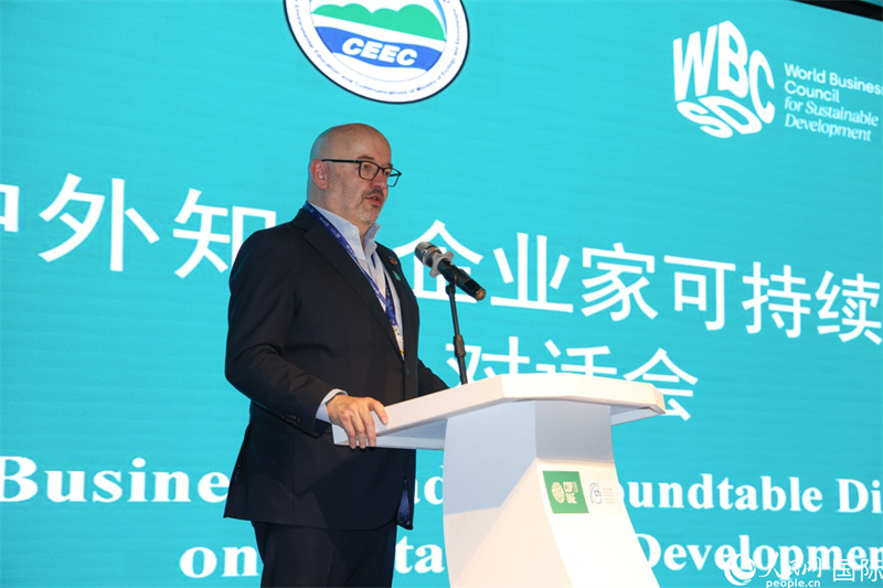 世界可持續(xù)發(fā)展工商理事會會長兼主席貝德凱致辭。人民網(wǎng)記者任皓宇攝