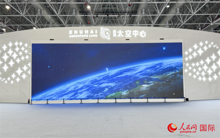 珠海太空中心是珠海市為發(fā)揮中國(guó)航展品牌效應(yīng)和帶動(dòng)效應(yīng)而打造的“永不落幕的航展”。人民網(wǎng)記者 張麗鷗攝