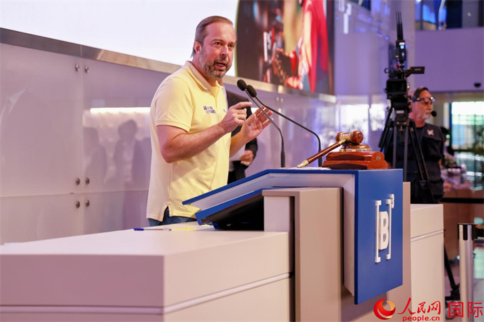 巴西礦產(chǎn)和能源部部長亞歷山大·西爾維拉發(fā)表致辭。人民網(wǎng)記者 宋亦然攝