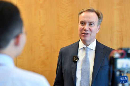 1月9日，在瑞士日內(nèi)瓦，世界經(jīng)濟(jì)論壇總裁博爾格·布倫德接受新華社記者專訪。新華社記者 連漪 攝