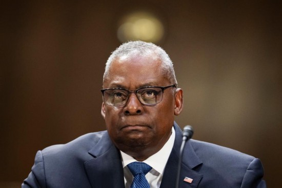 這是2023年10月31日，在美國首都華盛頓國防部長奧斯汀出席國會(huì)聽證會(huì)。新華社記者劉杰攝