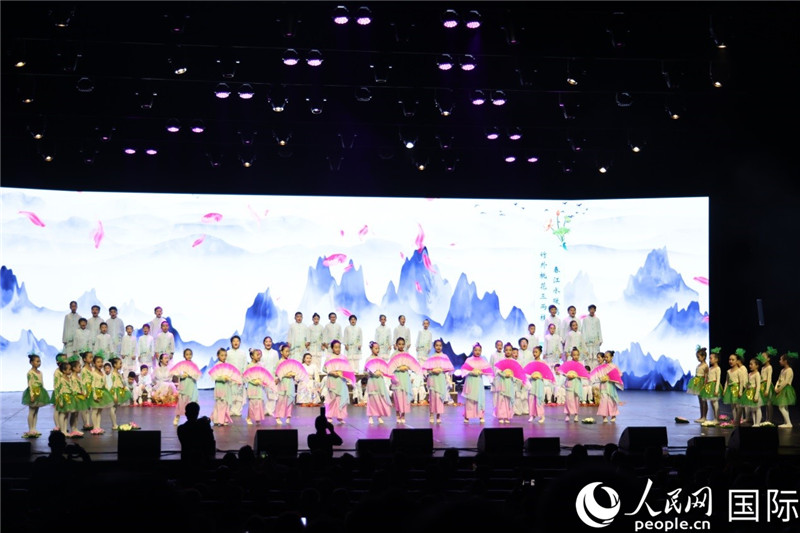 《四季詩韻》童聲詩朗誦表演。人民網(wǎng)記者 任皓宇攝