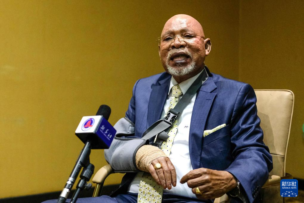 1月15日，烏干達外長奧東戈在坎帕拉舉行的不結(jié)盟運動第19次峰會高級別官員會議期間接受新華社記者專訪。新華社發(fā)（阿佳拉·納瓦達攝）