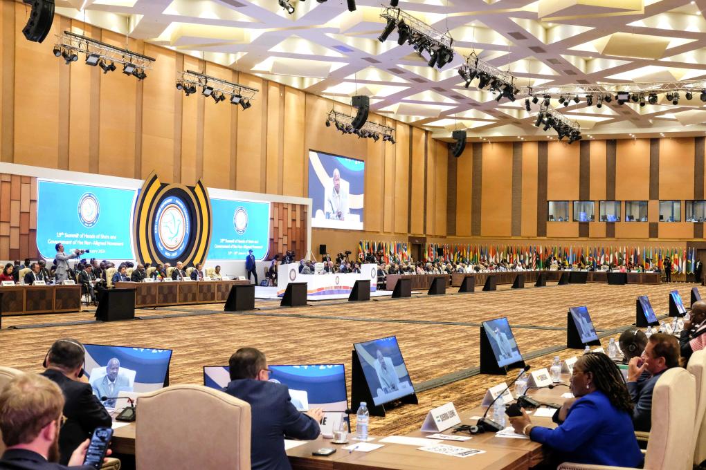 這是1月19日在烏干達(dá)首都坎帕拉拍攝的不結(jié)盟運(yùn)動(dòng)第19次峰會(huì)開幕式現(xiàn)場。新華社發(fā)（阿佳拉·納瓦達(dá)攝）