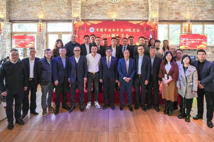 活動(dòng)與會(huì)嘉賓合影。  主辦方供圖_副本