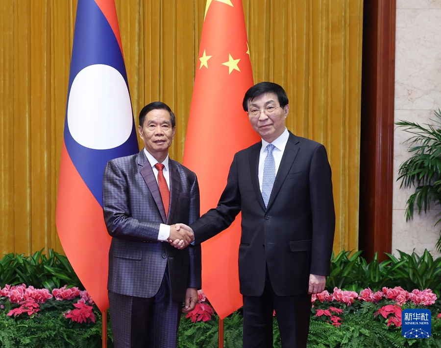 1月22日，中共中央政治局常委、全國政協(xié)主席王滬寧在北京會見老撾人民革命黨中央政治局委員、建國陣線中央委員會主席辛拉馮。新華社記者 王曄 攝