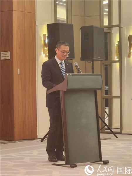 中國(guó)駐哈大使館公使銜參贊蘇予致辭。人民網(wǎng)記者 李強(qiáng)攝