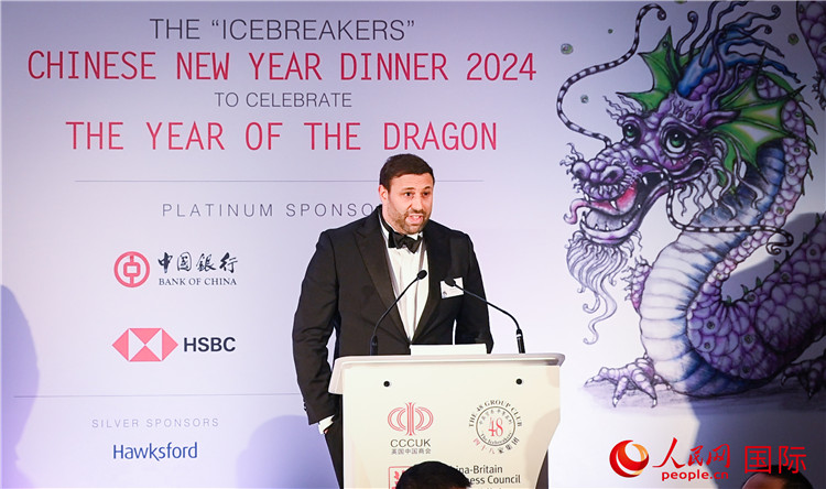 英國 48 家集團(tuán)俱樂部候任主席杰克·佩里致辭。人民網(wǎng) 郭錦標(biāo)攝