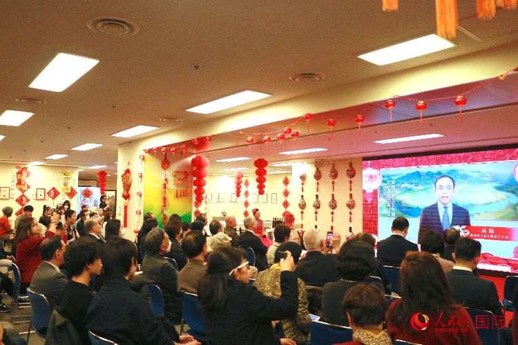 2月9日，“喜迎龍年·品味陜西”——2024新春迎福（展）聯(lián)歡會(huì)暨陜西文化年在東京中國(guó)文化中心拉開(kāi)帷幕。人民網(wǎng) 許可攝