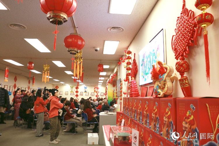 現(xiàn)場(chǎng)洋溢著濃郁的新春氛圍。人民網(wǎng) 許可攝